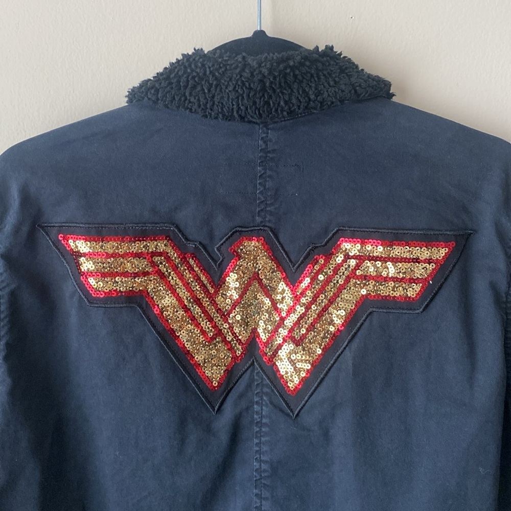 Gap x DC Comics Wonder Woman Justice League Sherpa Lined Utility Jacket Medium - Picture 8 of 16
